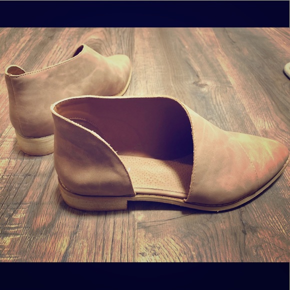 Shoes - Mimi Tan Leather Cut Out Shoes